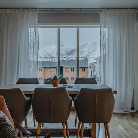 Longyearbyen Apartment Лонгйир